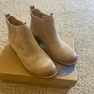 Soffit BELLIS Booties size 7.5